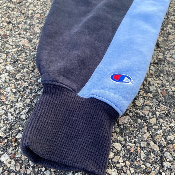 Notre Dame Cropped Sweatshirt - Picture 5 of 8